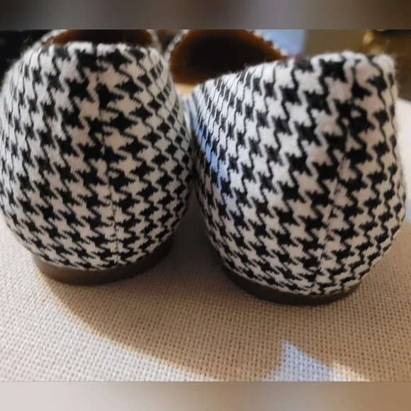 J. Crew Houndstooth Flats are  in a size 11 - Picture 5 of 6